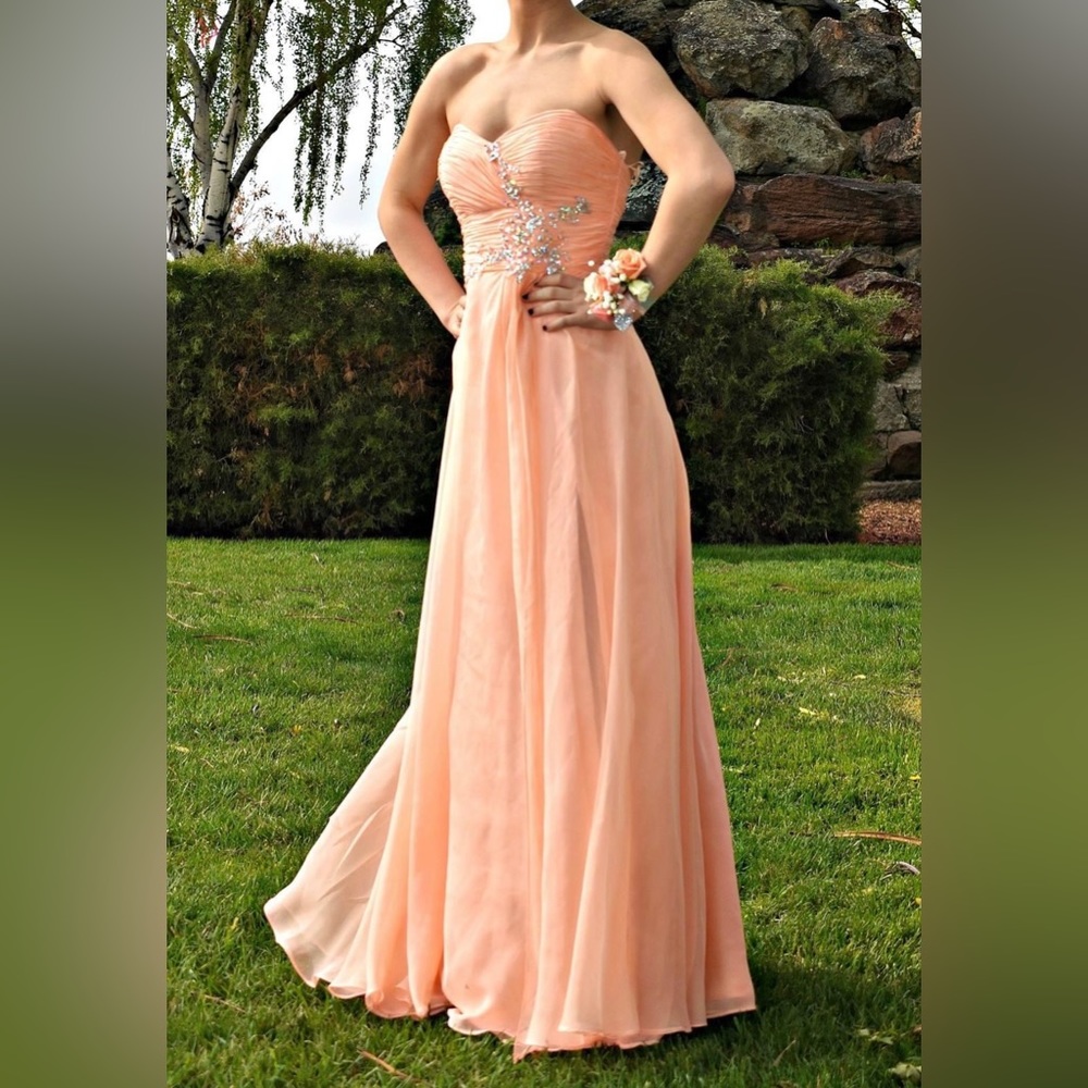 Mac Douggal peach prom dress size 4
